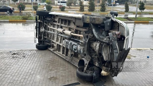 Sumqayıtda &ldquo;BYD&rdquo; ilə toqquşan &ldquo;Ford&rdquo; aşdı &ndash; FOTO