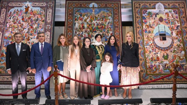 Leyla Əliyeva Müqəddəs Taxt-Tacda Azərbaycan xalçaları sərgisinin açılışında - FOTO
