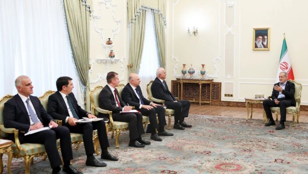 Pezeşkian: "İranın qonşuluq siyasətində Azərbaycanın xüsusi yeri var"