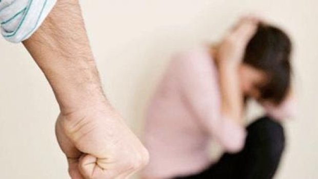 Bakıda DƏHŞƏT: 4 uşaq atası boşanmaq istəyən arvadını boğub öldürdü - VİDEO