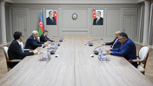 Əli Əsədov Beynəlxalq Üzgüçülük Federasiyasının prezidenti ilə görüşdü