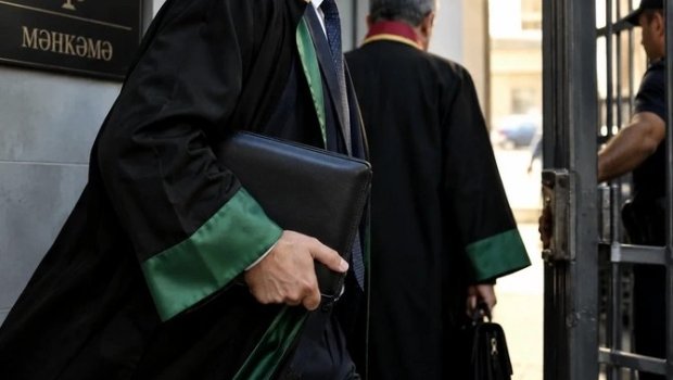 Həbsdə olan vəkillər azadlığa buraxıldılar - FOTO