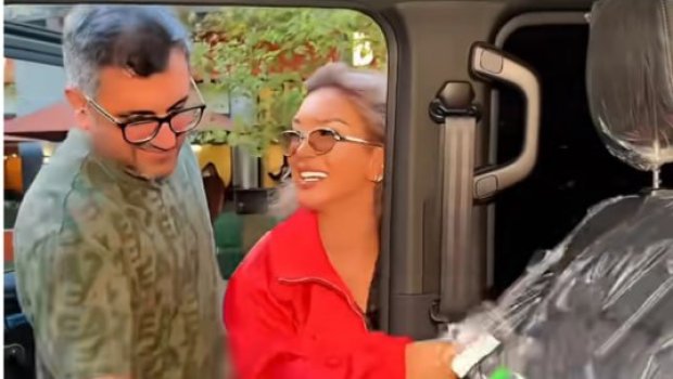 Aparıcı Çinarə həkim ərinin yeni bahalı maşınını nümayiş etdirdi - (Video)