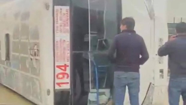 Bakıda marşrut avtobusu aşdı &ndash; VİDEO