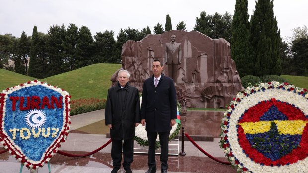 "Fənərbağça" nümayəndələri Heydər Əliyevin məzarını ziyarət etdilər - FOTO
