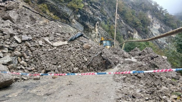 Quba-Xınalıq yolunda yenə torpaq sürüşməsi OLDU - VİDEO