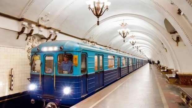 Metroda tüstülənmə: 250 nəfər təxliyə edildi
