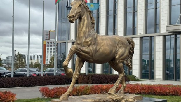 Astanada Qarabağ atının heykəlinin açılışı oldu &ndash; FOTO