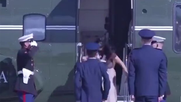 Vensin arvadı körpəsi ilə yıxılmaqdan son anda xilas oldu - Video