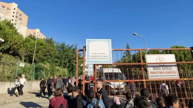 İstanbulda məktəbdə DƏHŞƏT: 3 şagird bıçaqlandı &ndash; FOTO-VİDEO
