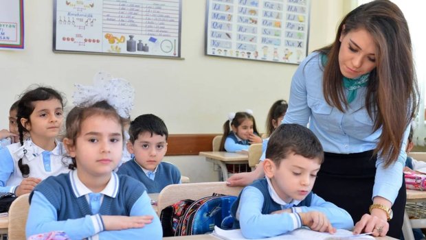 Müəllimlərin NƏZƏRİNƏ: Geyimlə bağlı yeni tələblər qüvvəyə mindi