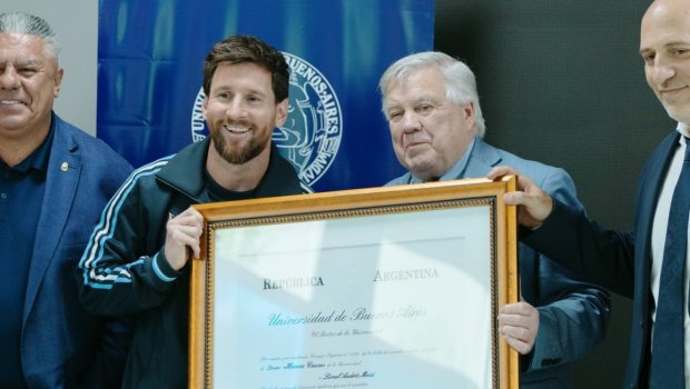 Messi fəxri doktor OLDU - FOTO