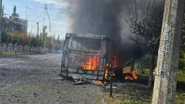 Rusiya ordusu Kramatorskda sərnişin avtobusuna zərbə endirdi: 30 ölü, 18 yaralı var &ndash; FOTO/VİDEO