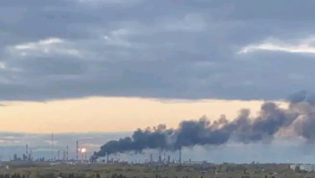 Ukrayna Rusiyanın neft emalı zavoduna HÜCUM ETDİ - VİDEO