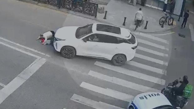 Bakıda maşın ana və uşağın üstündən keçdi - VİDEO