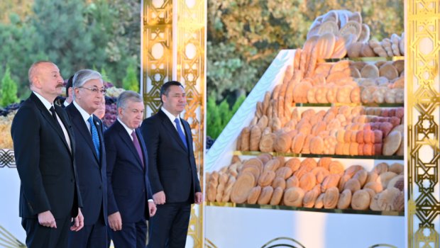 Prezident MDB Ölkələrinin Milli Kulinariya Festivalı ilə tanış oldu, rəsmi qəbulda iştirak etdi - FOTO