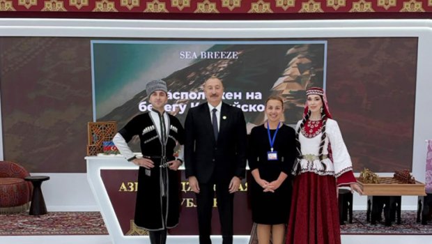İlham Əliyev Türkmənbaşıda milli stendlərlə tanış oldu &ndash; FOTO