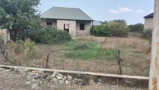 29 yaşlı şəxsin meyiti həyətindəki yarımtikilidə tapıldı