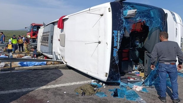 Türkiyədə TIR-la sərnişin avtobusu toqquşdu: 11 ölü, 27 yaralı var - FOTO-VİDEO