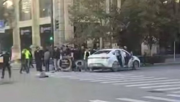 Bakıda avtomobillər toqquşdu: BYD aşdı - VİDEO