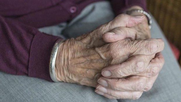 74 yaşlı qadın axtarışa verildi &ndash; Görün nədə təqsirləndirilir?