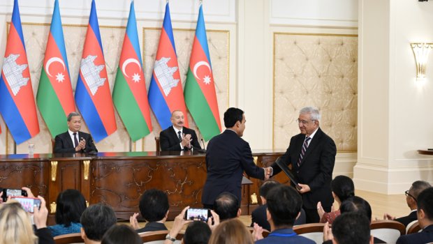 Azərbaycan-Kamboca sənədləri mübadilə olundu - FOTO
