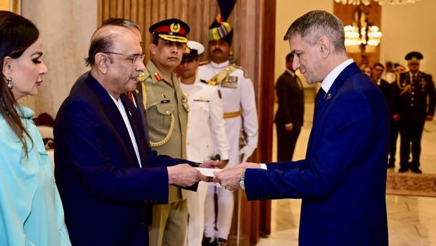 Azərbaycanın yeni səfiri etimadnaməsini Pakistan prezidentinə təqdim etdi - FOTO