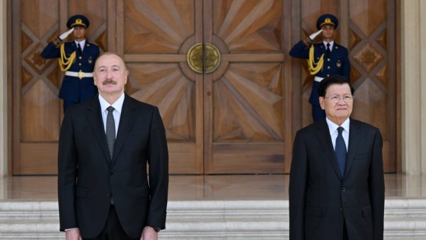 İlham Əliyev Laos Prezidentini qarşıladı &ndash; FOTO