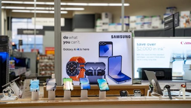 Qlobal smartfon satışları son 14 ilin rekord minimumuna düşdü: Yalnız iki brenddə artım var