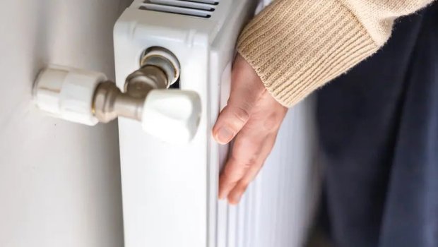 Radiatorlarınızın daha tez isinməsi üçün bu əşyanı evinizdən çıxarın!