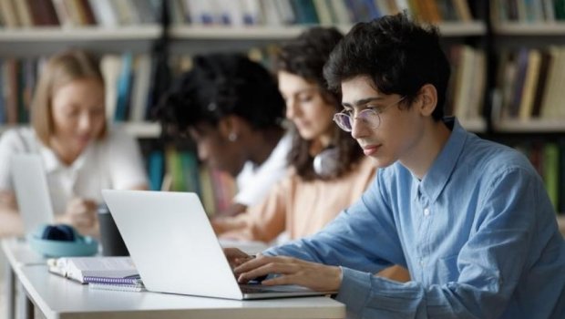 Azərbaycanda təhsil alan tələbə xaricdəki universitetə köçürülə bilərmi? - RƏSMİ