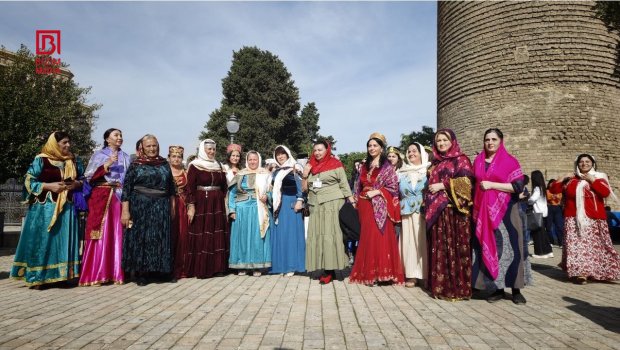 Bakının mərkəzində kəlağayı yürüşü keçirildi &ndash; FOTO