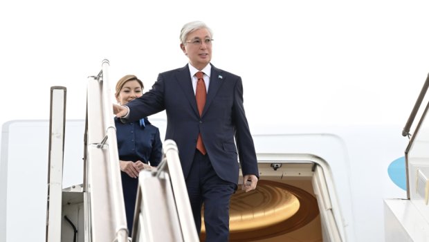 Qazaxıstan Prezidenti Azərbaycana gəldi &ndash; FOTO