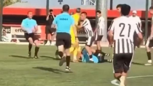 Hakimə hücum etdi, 2 il futboldan uzaqlaşdırıldı - VİDEO