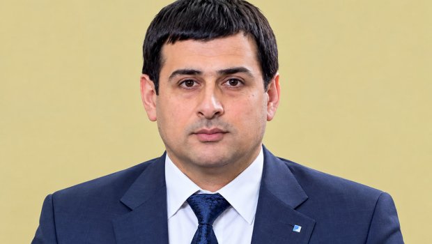 &ldquo;Emin Axundov iş adamıdır, gəlməyə bilər&rdquo; dedi - Hakim etiraz etdi