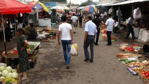 Həkimləri söydü, ustanı bıçaqladı - Ağstafa bazarını bir-birinə qatan TUTULDU