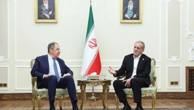 Lavrov Pezeşkianla aktual regional məsələləri müzakirə etdi - VİDEO