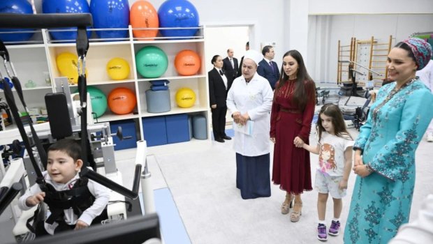Leyla Əliyeva Arkadağda Uşaq Sağlamlığı və Reabilitasiya Mərkəzinin fəaliyyəti ilə tanış olub - FOTO