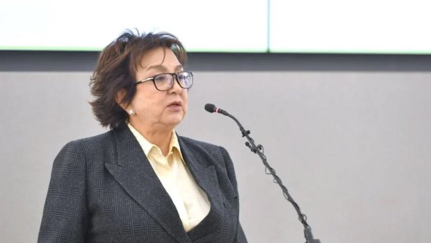 Məleykə Abbaszadə imtahan suallarının çətinliyi ilə bağlı narazılıqlardan DANIŞDI