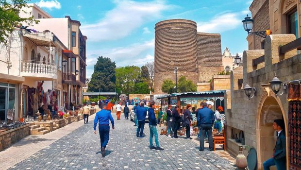 Azərbaycana turist axını 6 % azalıb