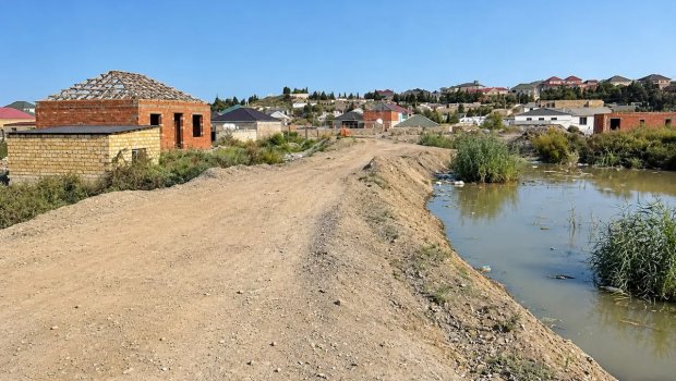 Masazırda gölün ətrafında tikilən evləri su basıb: 200-dən çox sakin evini tərk edib &ndash; Video