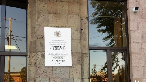 Ermənistanda məhbus məhkəmə binasından qaçdı