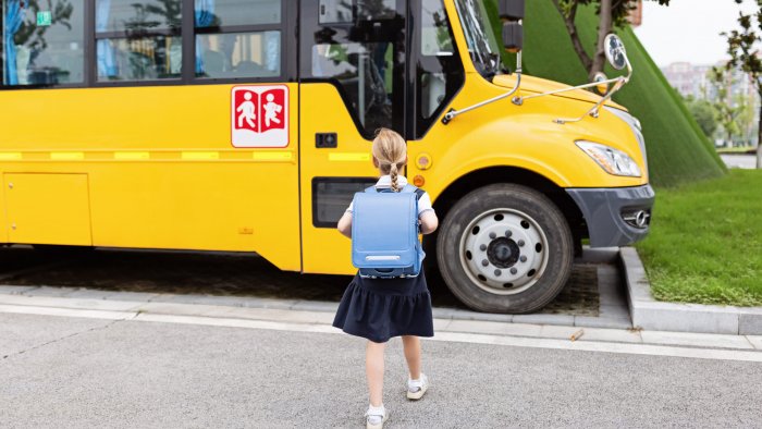 Məktəb avtobusları zolağa daxil ola bilərmi? - AÇIQLAMA