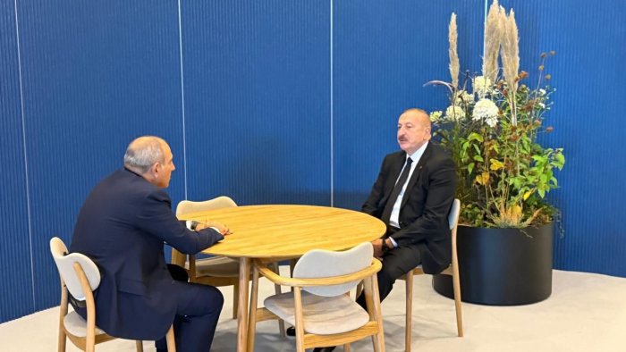 İlham Əliyev Paşinyanla görüşdü – FOTO