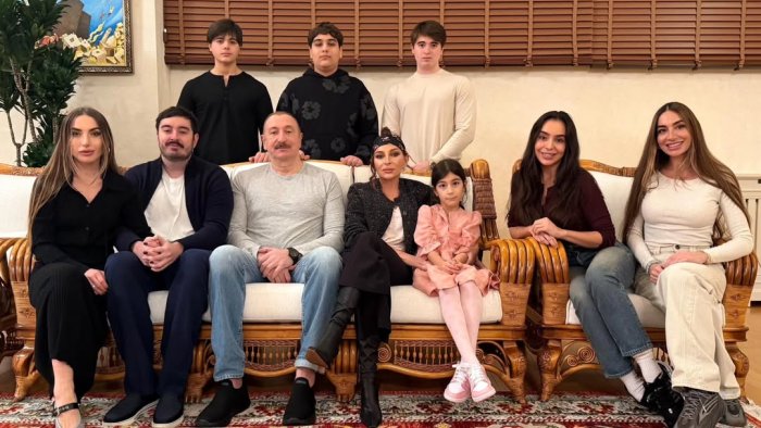 Prezidentin doğum günündən AİLƏ FOTOSU