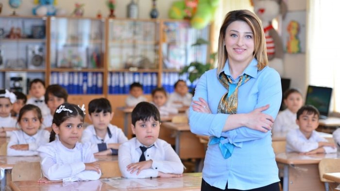 Bakıda müəllimlər 1088 manat maaş alırlar &ndash; RƏSMİ