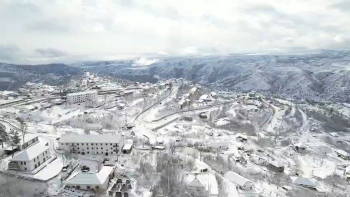 Laçın şəhəri də ağ örpəyə büründü - FOTO