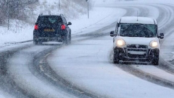 Sürücülərin NƏZƏRİNƏ: Bu ərazilərdə yollar buz bağlayacaq