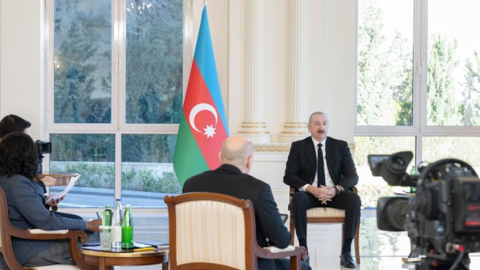 İlham Əliyevin yerli televiziya kanallarına müsahibəsi dünya mediasının diqqət mərkəzindədir - FOTO