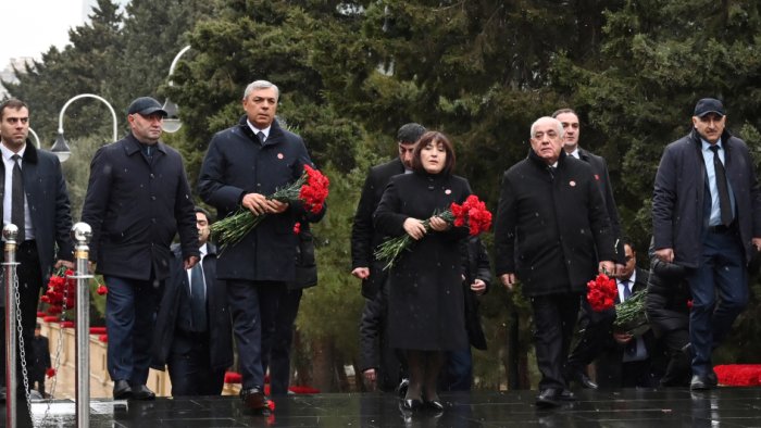 Rəsmilər Şəhidlər xiyabanında &ndash; FOTO